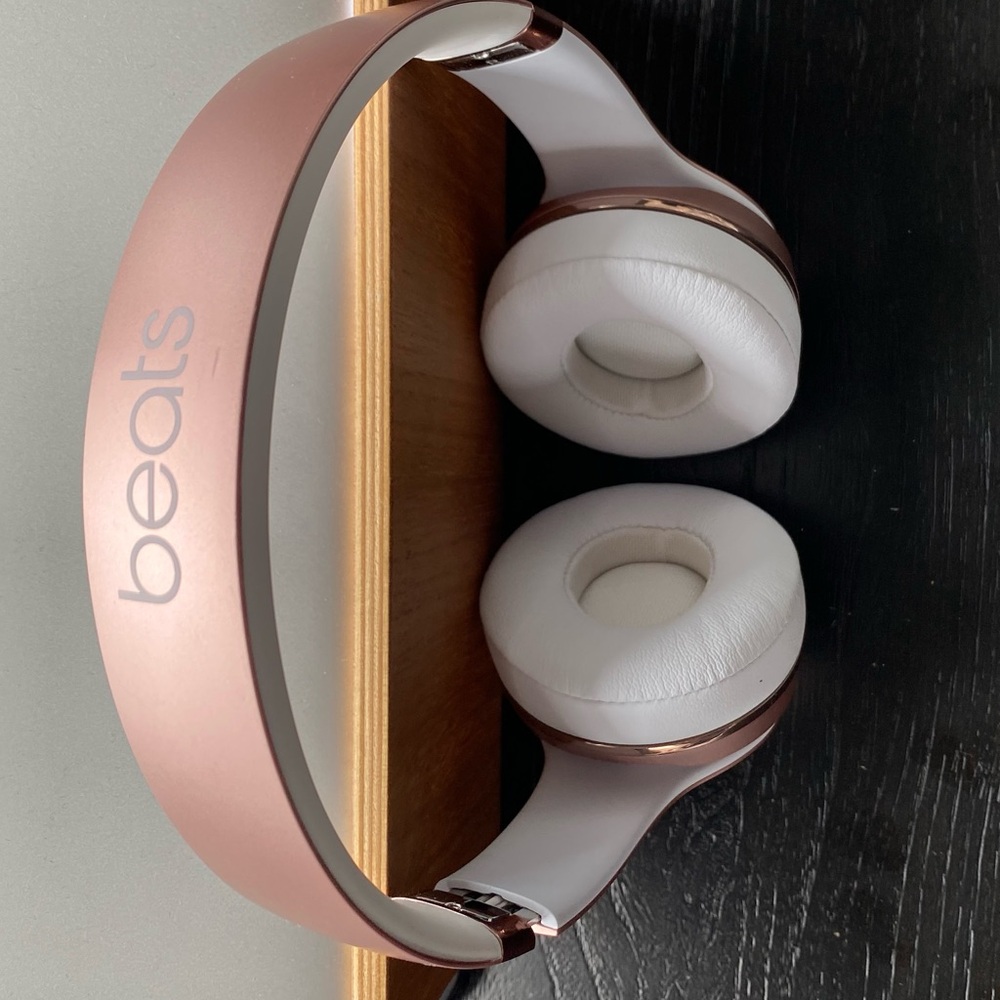 New Rose Gold Beats by Dre solo 3